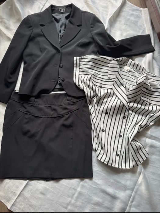 Costum dama stofa, fusta midi, cu bluza , masura mare