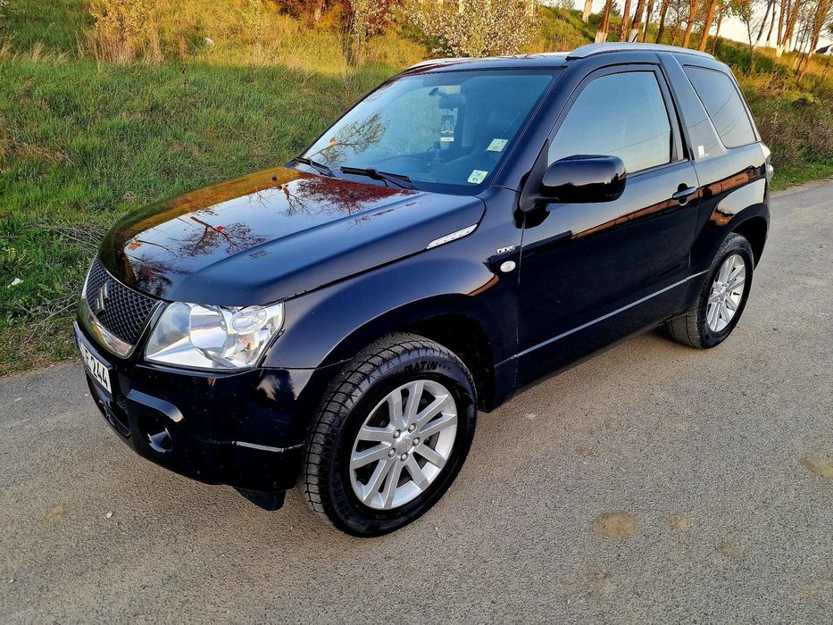 Suzuki Grand Vitara 1.9 DDiS " 4 x 4 " Black & White Edition " Piele " Keyless Go & Entry