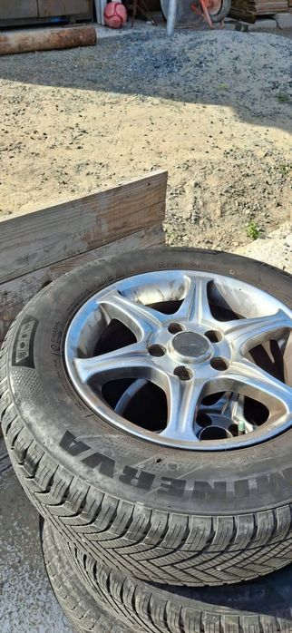 Vând anvelope cu jante
