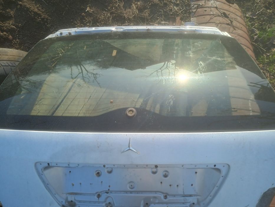 Заден капак с хубаво стъкло за mercedes c класа