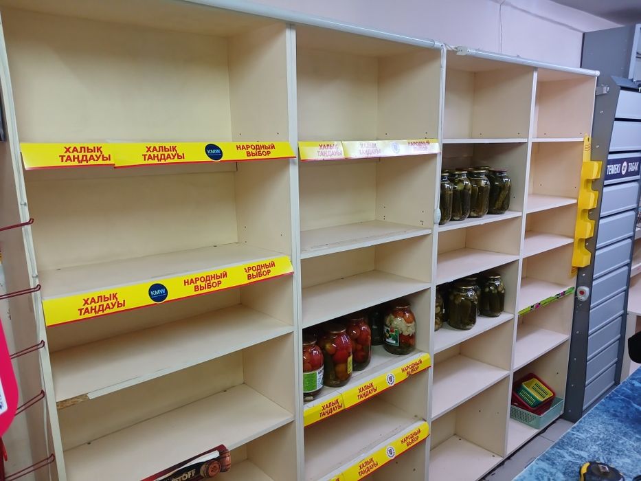 Продам витрины, стеллажи.