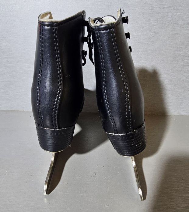 Patine 3004 gheata    patinaj artistic  American  marime 28   (18,5    cm lungime interioara).