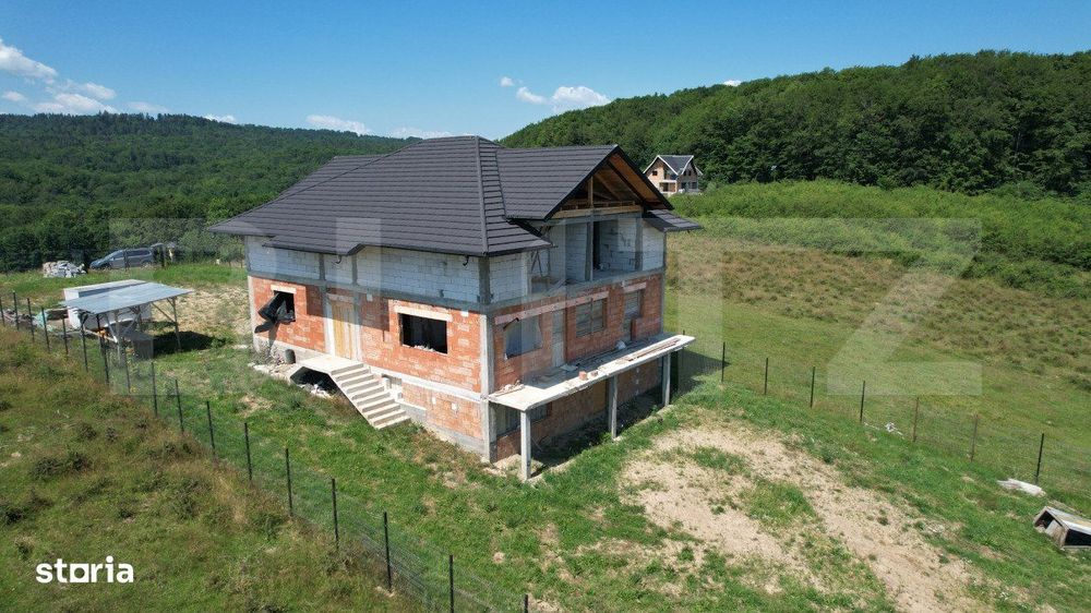 Pensiune la rosu, 370mp, Ciprian Porumbescu