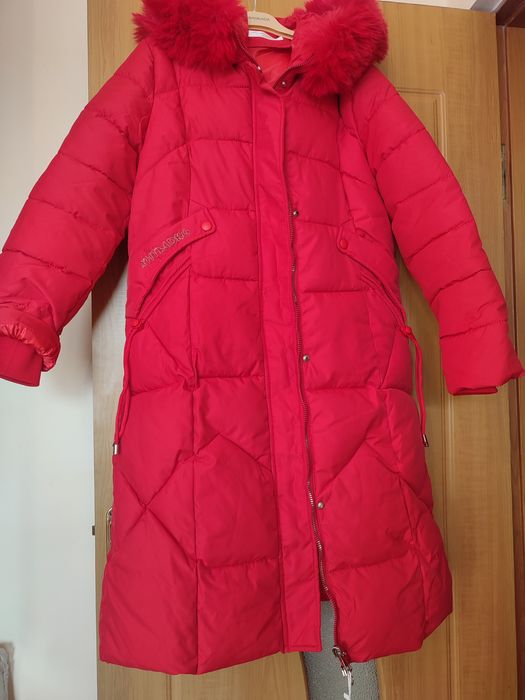 Пуховик женский красный