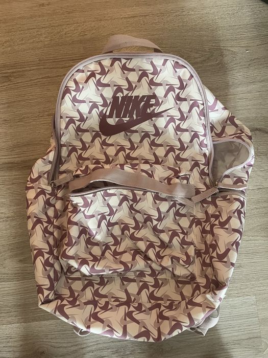 Ученическа раница на Nike
