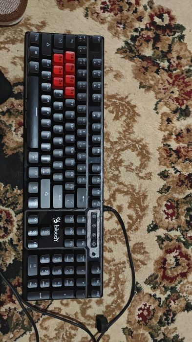 Продается клавиатура Bloody