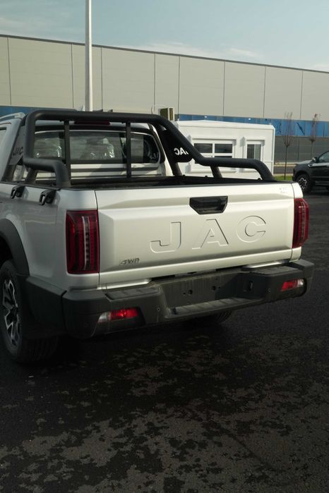 Jac j9 Zamonaviy dizayn, kuchli harakat.
