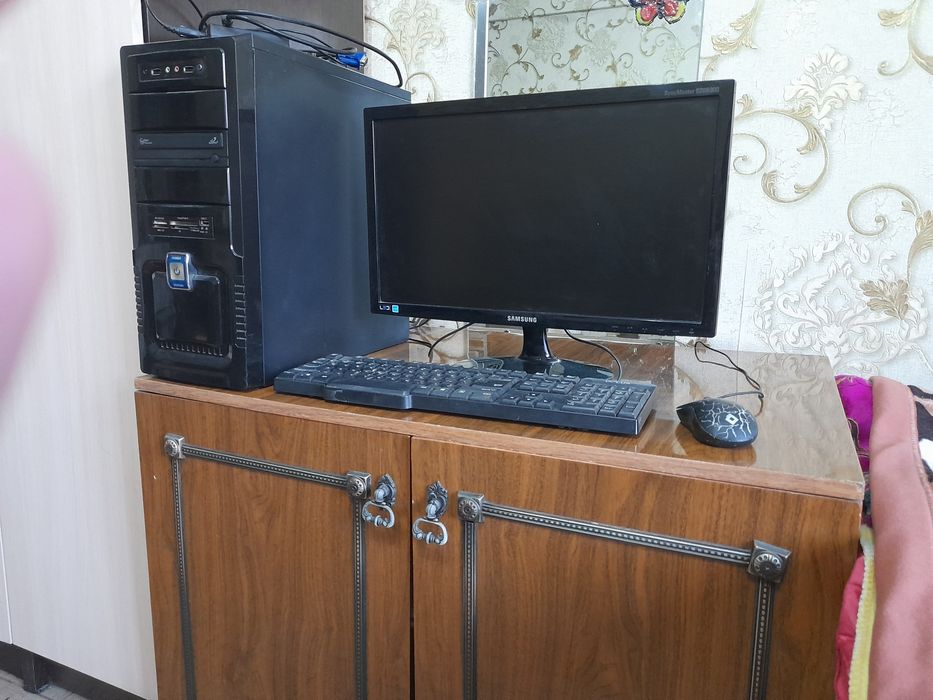 Компьютер в полной комплектации.