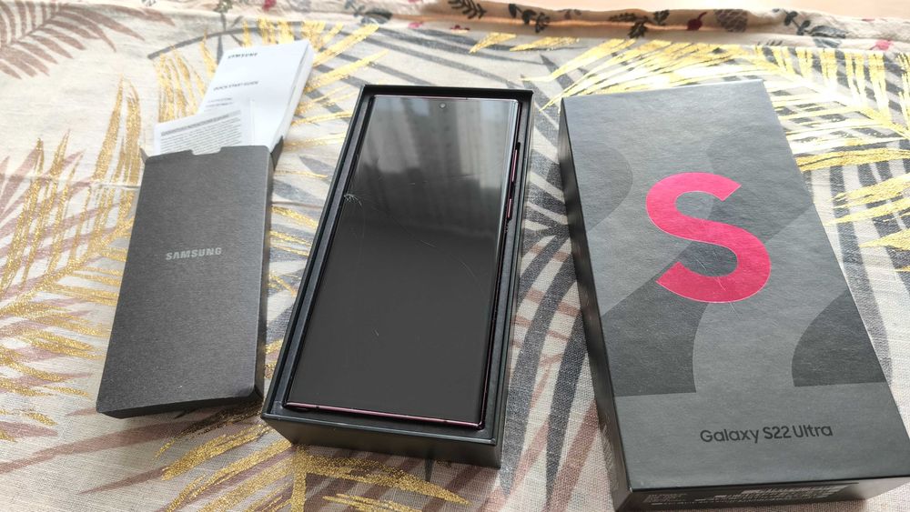 Samsung Galaxy S22 Ultra 12GB RAM/ 256 GB ROM