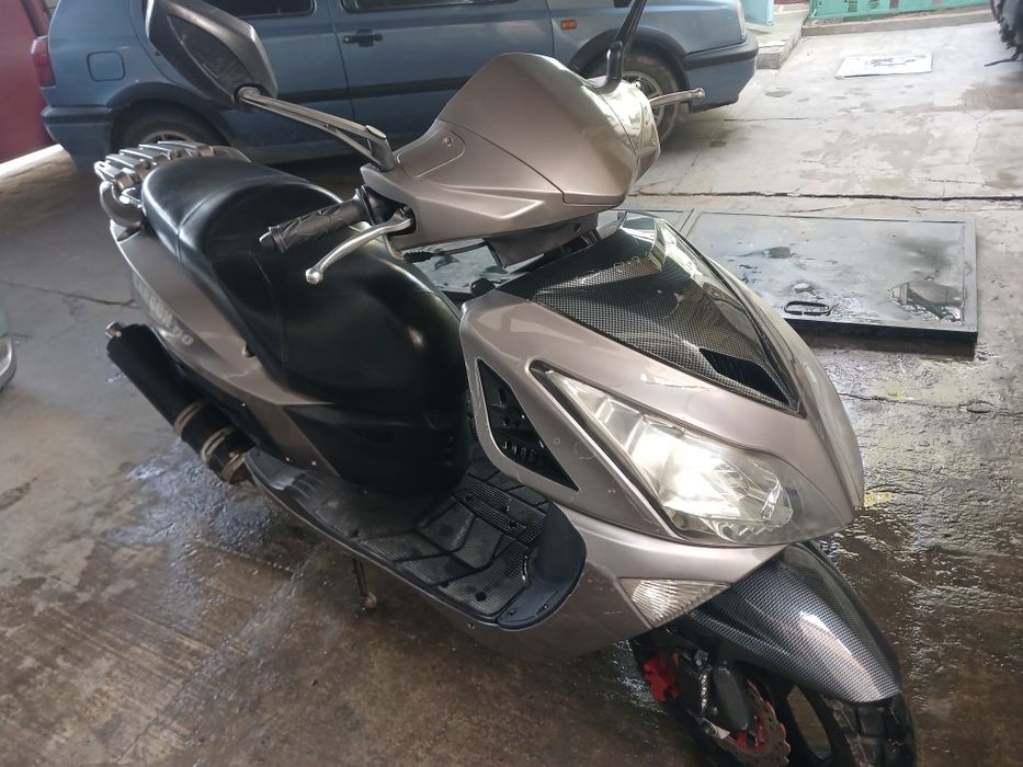 Транспорт скутер мото