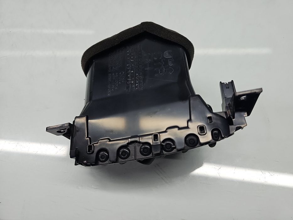 Grila aerisire centrala dreapta Nissan Juke [Fabr 2010-prezent] 68750-