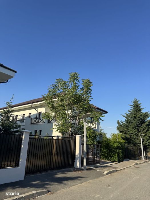 Particular , vila reprezentativa in cartier privat , pe malul lacului