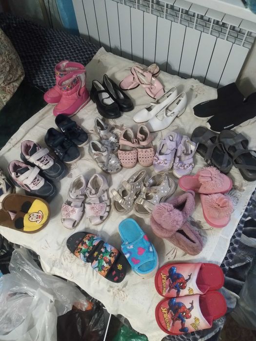Детская обувь разная