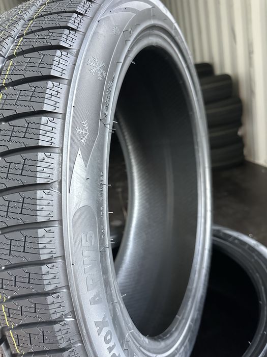 Нови зимни гуми ARIVO WINMASTER PROX ARW5 285/40R22 110H XL БОРД 2854022