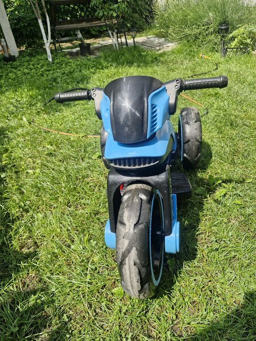.motocicleta cu acumulator