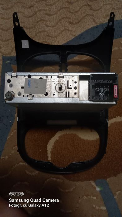 Casetofon auto BLAUPUNKT  MP3 + grilă bord Peugeot 206