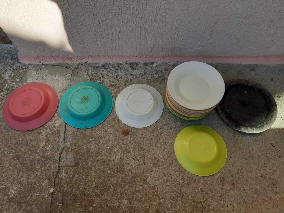 Пластмасови чинии, нечупливи, от едно време, от ДПП И. Ненов-Враца