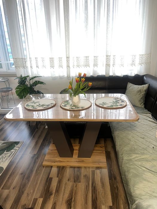 Трапезна маса за