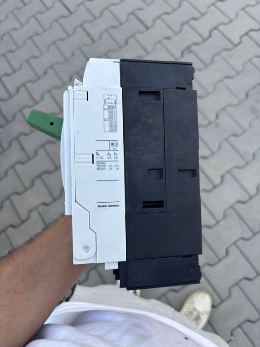 Intrerupator automat trifazat