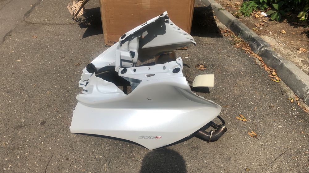 Far , carenă dar si alte componente piaggio mp3 500 2015-2020