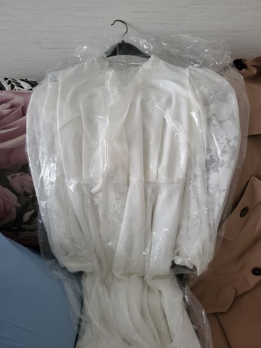 Продам белое платье