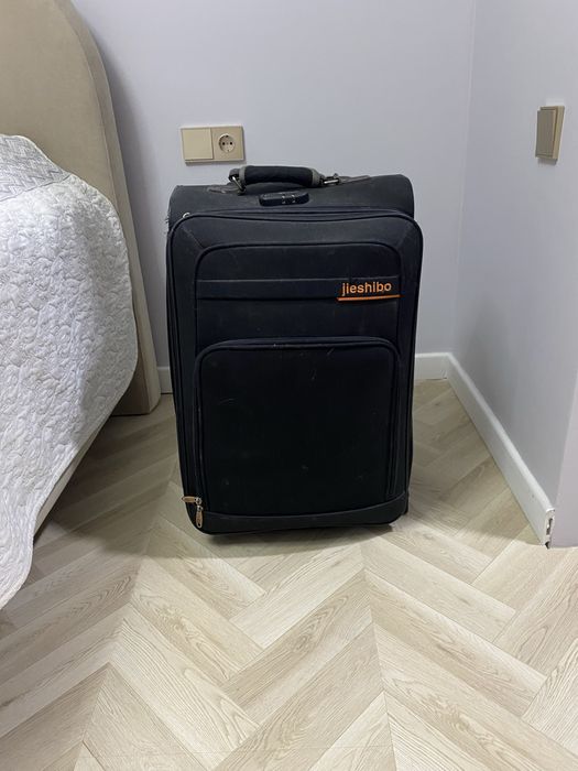 Продам дорожный чемодан