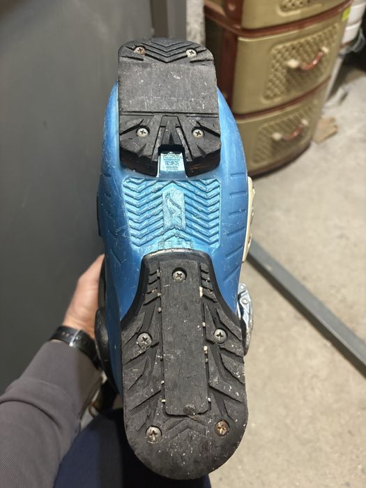 Ски обувки.