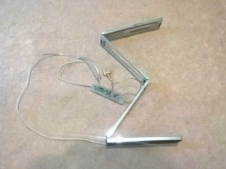 Ilaria Marelli lampa de birou LED model Chain spatial design Italia