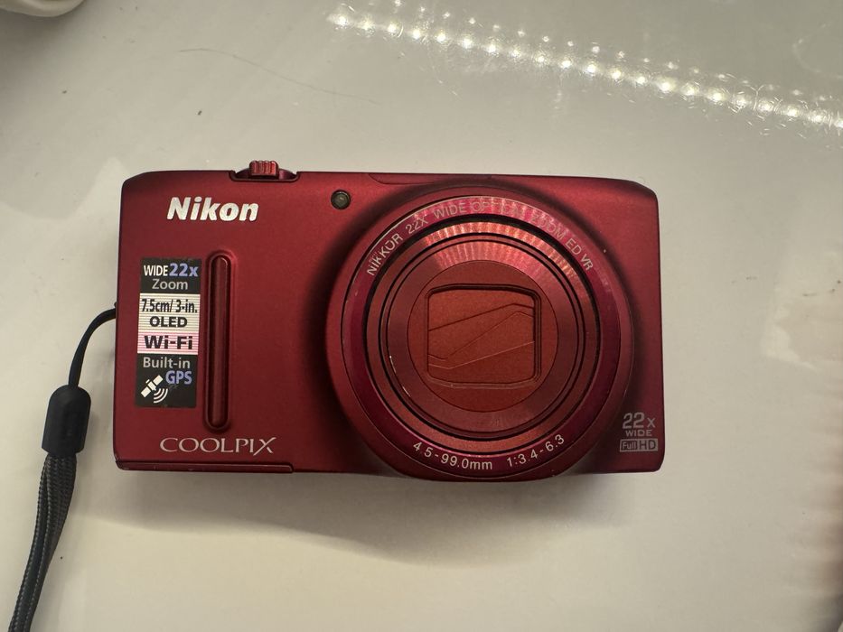 Nikon coolpix s9500-camera compacta cu zoom 22x,WI-FI,GPS-stare ca nou