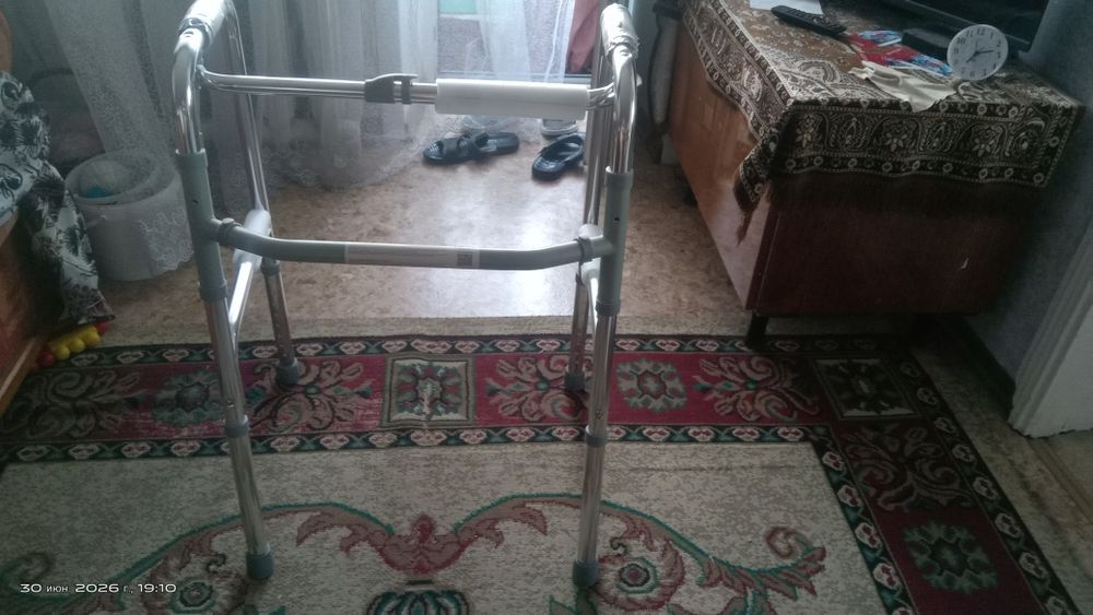 Продам ходунки для взрослых людей