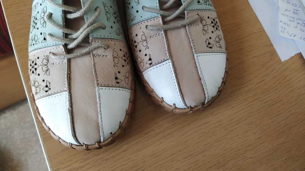 продавам чисто нови дамски обувки