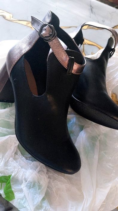 Продам женские босоножки