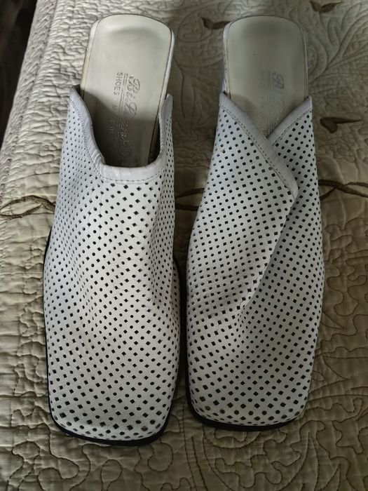 Шлепки новые на каблуке