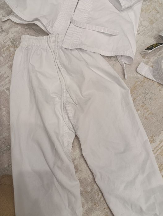 Продам кимоно детское для каратэ