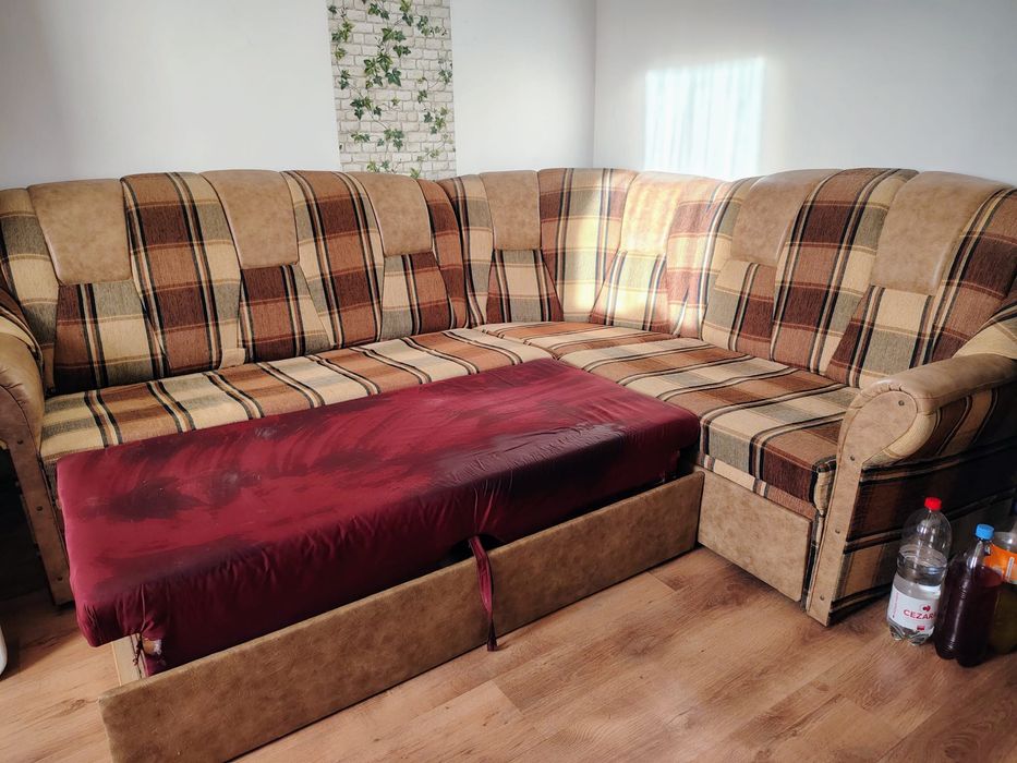 Vând canapea de colț în stare bună