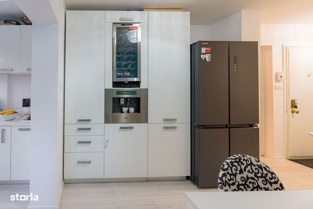 De vânzare apartament cu 3 camere, parcare inclusa, Rogerius.