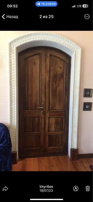 Дверь из натурального ореха