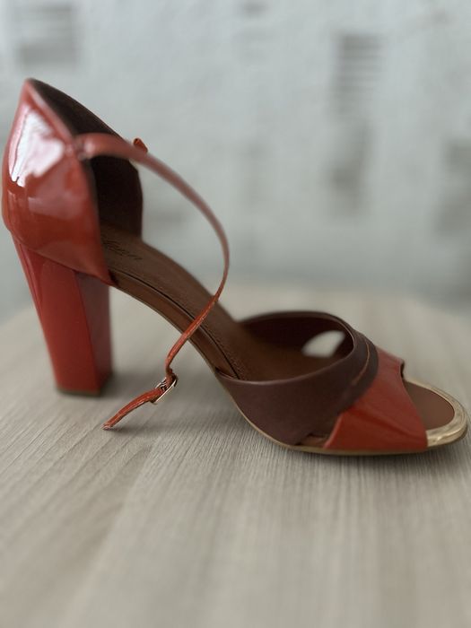 Продам босоножки