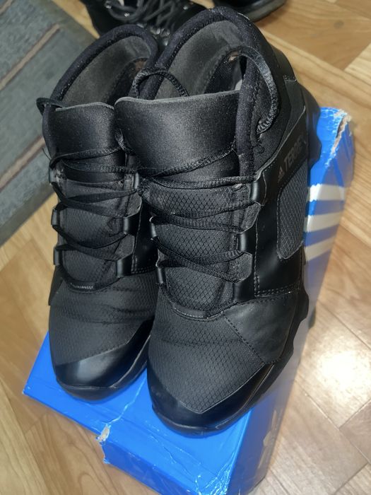 Продам Кросы Адида. Оригинал