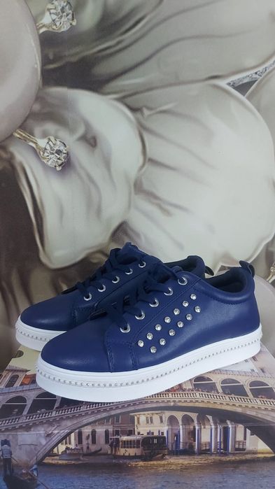 Продается женская обувь