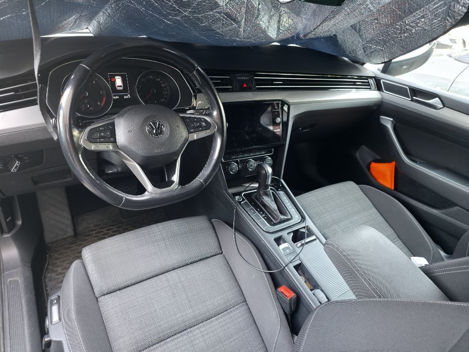 Vând Volkswagen Passat Variant.