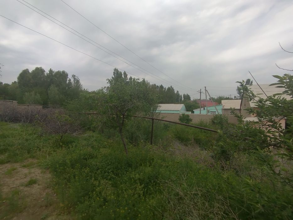 Toshkent viloyati Bekobod shahar 5-uchastkadan uy sotiladi