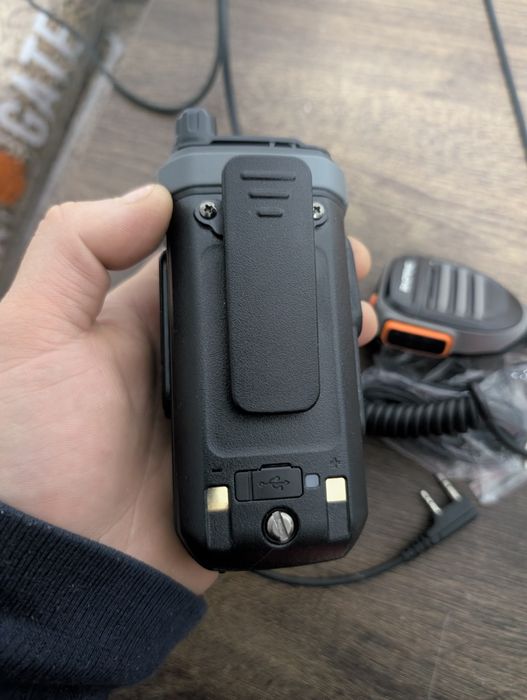 Statii radio emisie receptie walkie-talkie Baofeng UV-21 Pro 
Ecran de