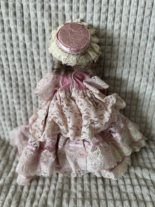 Papusă din porțelan