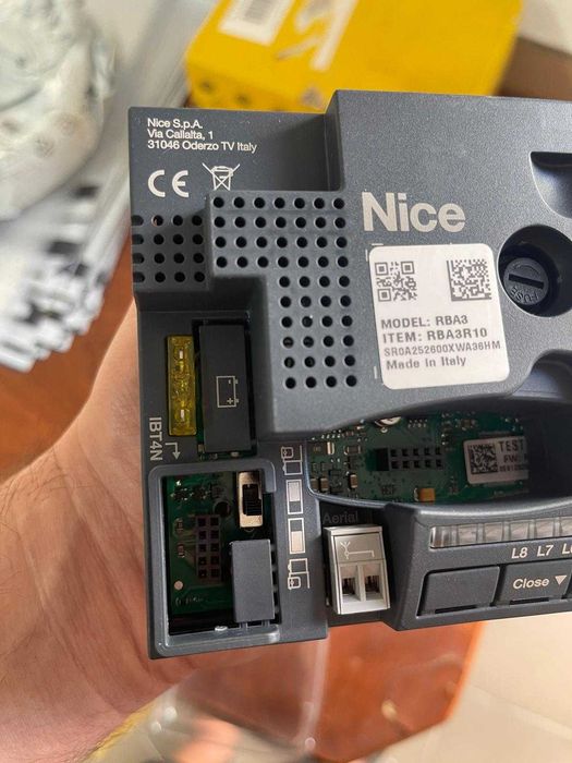 Nice RBA3 – Unitatea de comanda inteligenta pentru porti culisante