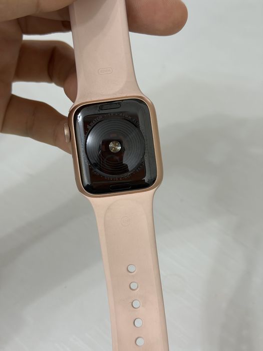 Продам apple watch se 40 mm