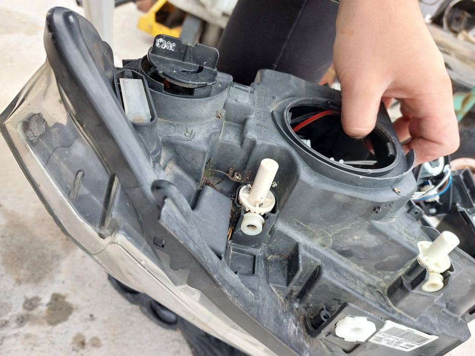 Десен фар BMW X1 2015