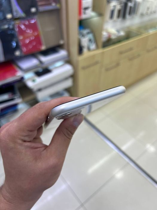 Iphone 11 128gb Ideal usta kormagan hama joyi ishlidi umuman ayb yoq