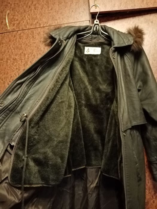 Пальто кожаное 50 р