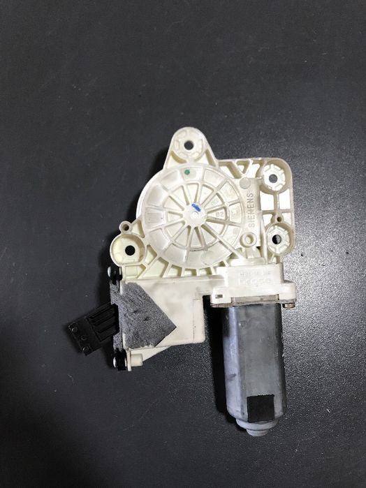 Моторче за заден десен стъклоповдигач за Vauxhall Opel Vectra C (2002-2006) 24414777